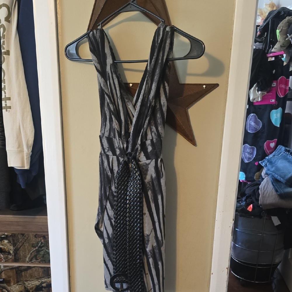 Gray & Black Sleeveless V-Neck Women's Dress Size Medium Nwot